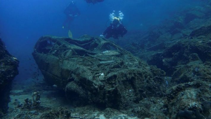 Στο βυθό της παρανομίας: Το μεγαλύτερο υποβρύχιο νεκροταφείο κλεμμένων αυτοκινήτων στην Ελλάδα