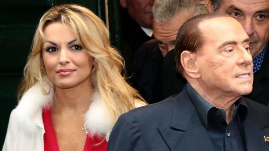 Ο γύπας ο σωστός: Ο Μπερλουσκόνι χώρισε την 34χρονη σύντροφό του για μια νεότερη γυναίκα