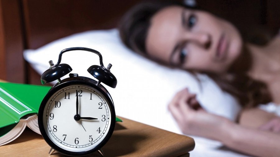 8 σημάδια που δείχνουν ότι η αϋπνία σου μπορεί να είναι ένα χρόνιο πρόβλημα