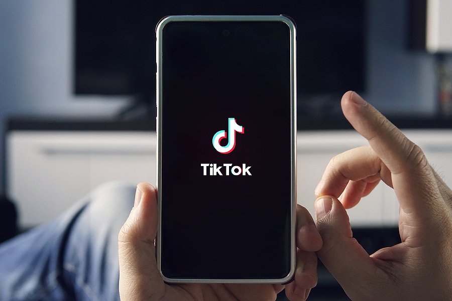 Τι αλλάζει στο TikTok, ποιους λογαριασμούς θα κλειδώνει