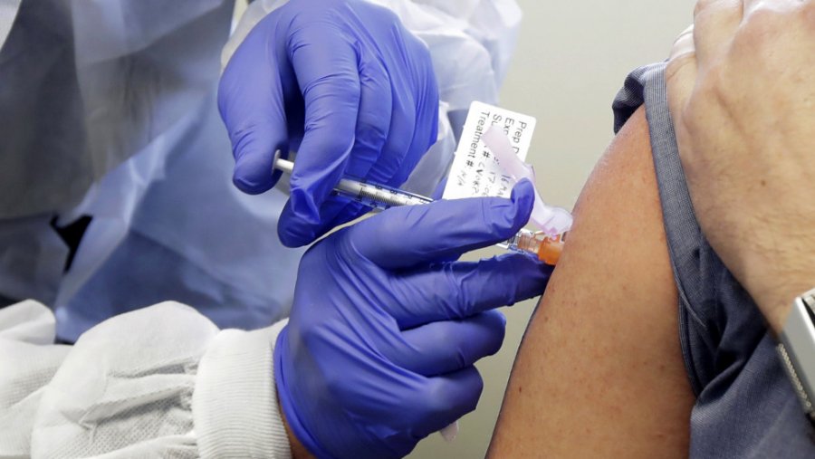«Πέναλτι» ενός μήνα για όσους δεν πάνε στο ραντεβού για το εμβόλιο, τι ισχύει με τις διευθύνσεις