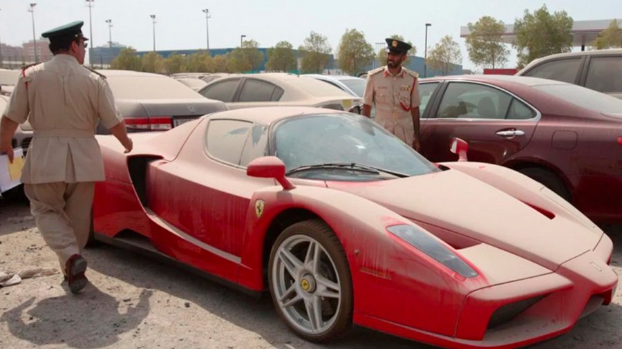 Ο απίστευτος λόγος ύπαρξης τόσων εγκαταλελειμμένων supercars στο Ντουμπάι