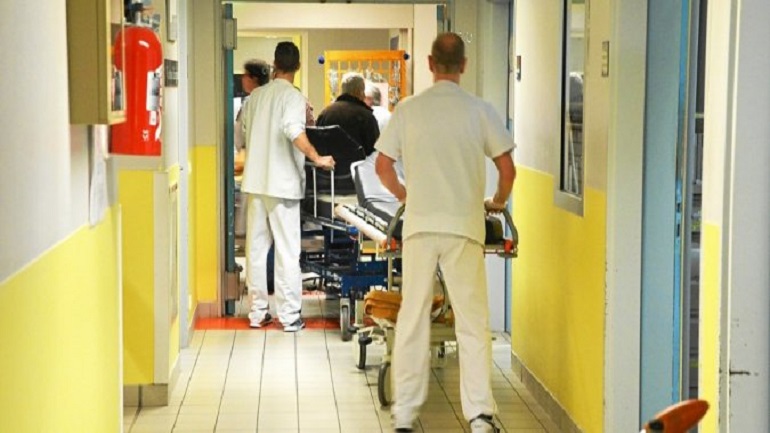 Παρενέργειες σε εκατοντάδες υγειονομικούς στη Γαλλία μετά τη λήψη του εμβολίου της AstraZeneca