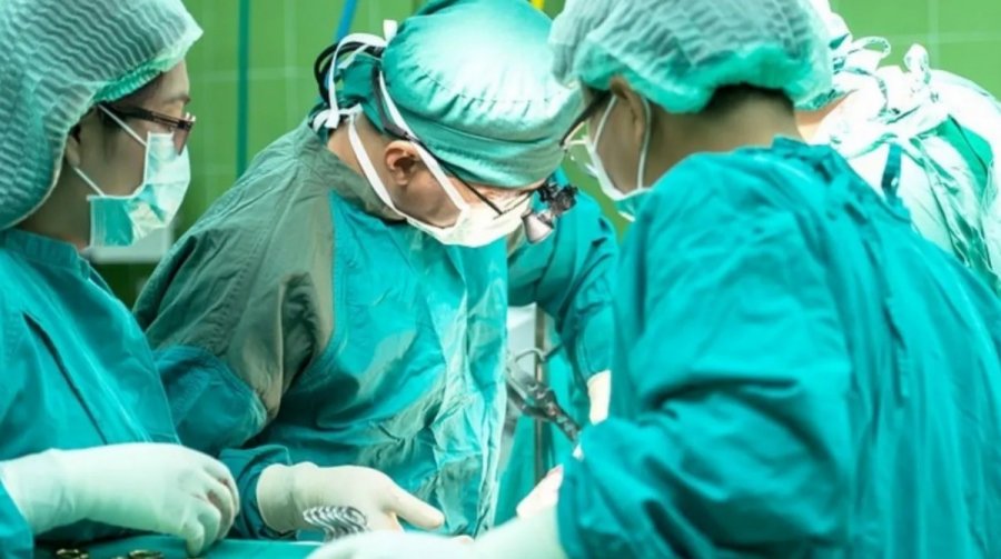 Γιατροί ήρωες συνέχισαν το χειρουργείο ανοικτής καρδιάς ενώ το νοσοκομείο είχε πιάσει φωτιά