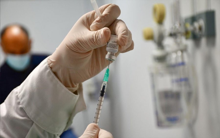 Κορωνοϊός: Οι εμβολιασμένοι μεταδίδουν λιγότερο τον ιό ακόμη κι αν μολυνθούν