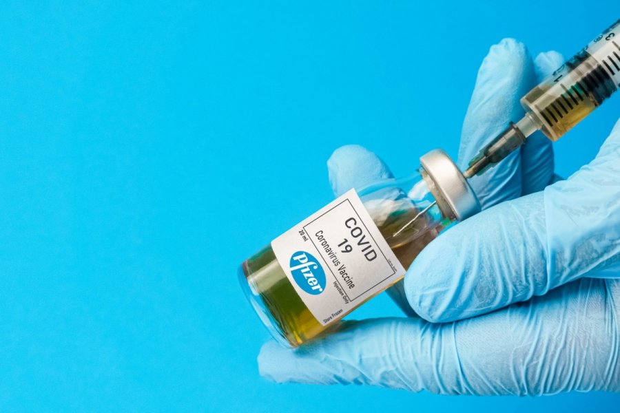Εμβόλιο Pfizer: Το Ισραήλ ξεκινά να χορηγεί τρίτη δόση σε ενήλικες