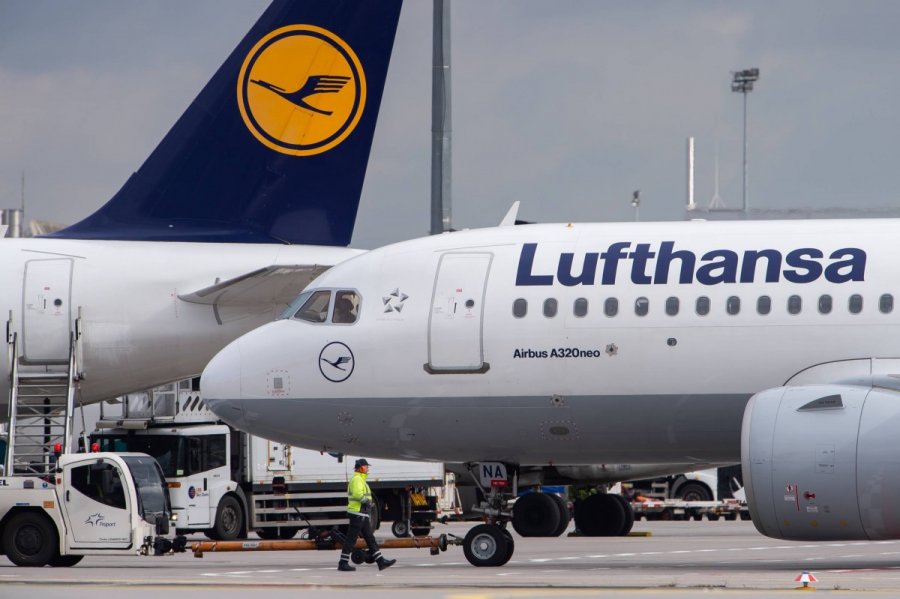 Lufthansa: Τέλος η προσφώνηση «Κυρίες και Κύριοι» – Ουδέτερο καλωσόρισμα για όλα τα… φύλα