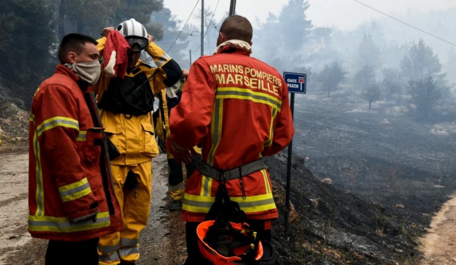 «Οταν φτάσαμε, νομίσαμε ότι καίγεται ολόκληρη η Ελλάδα»: Γάλλοι πυροσβέστες στην Εύβοια αφηγούνται