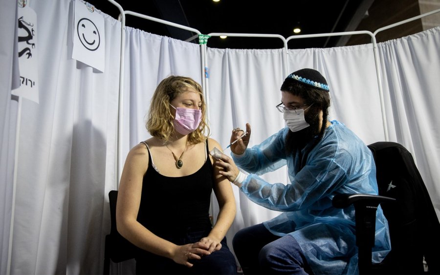 «Προειδοποίηση για τον υπόλοιπο κόσμο»: Μεταξύ εμβολιασμένων τα μισά νέα κρούσματα κοροναϊού στο Ισραήλ