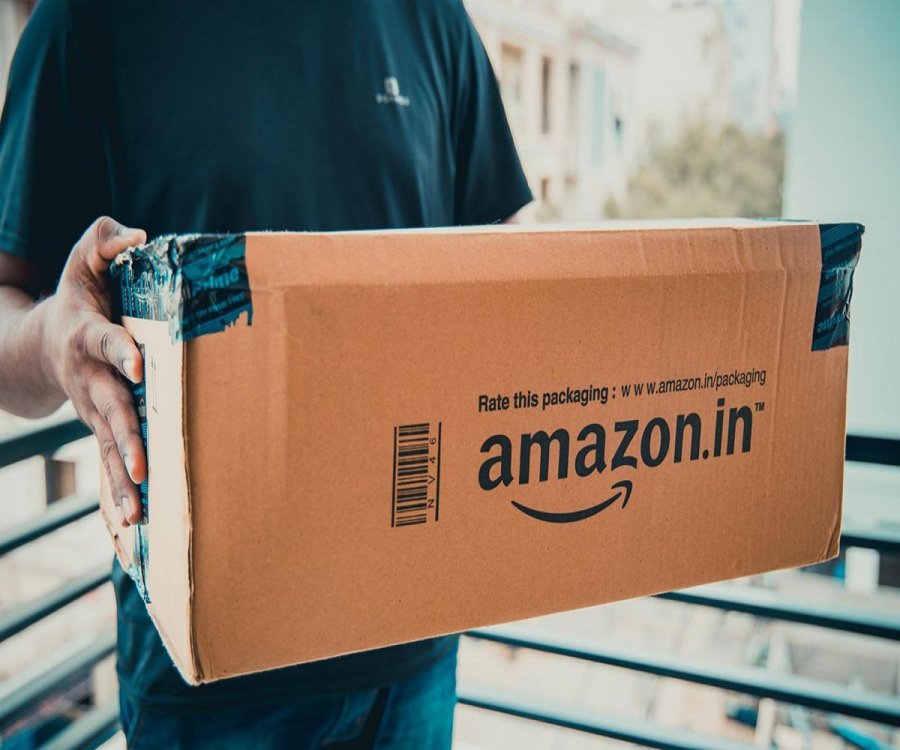 Τα πάνω κάτω φέρνει η Amazon: «Αγοράστε τώρα πληρώστε αργότερα» – Το σχέδιο του πολυεθνικού κολοσσού που ανατρέπει ό,τι ξέραμε στο εμπόριο