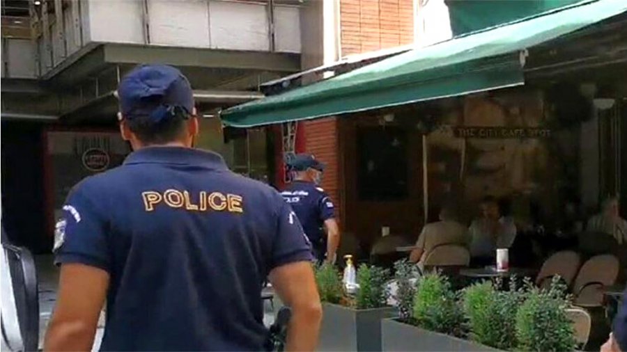 Κοζάνη: Ιδιοκτήτης εστιατορίου ζήτησε από αστυνομικούς που πήγαν για έλεγχο τα πιστοποιητικά εμβολιασμού – Ένταση και μηνύσεις