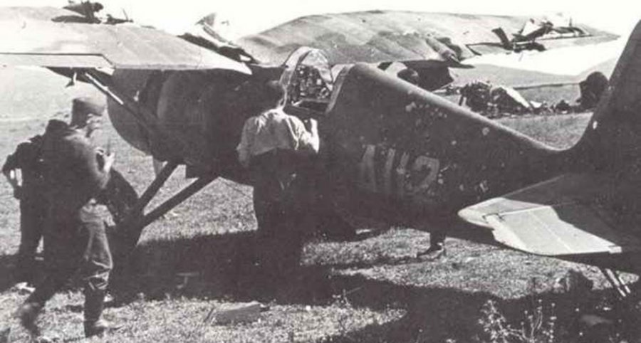 «Δεν μπορεί να βγήκε ζωντανός»: Ο Έλληνας πιλότος-καμικάζι που αναχαίτισε τα ιταλικά βομβαρδιστικά χωρίς πυρομαχικά!