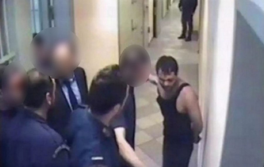 Σε ποινές φυλάκισης με αναστολή καταδικάστηκαν οι σωφρονιστικοί για τον βασανισμό του Ιλία Καρέλι