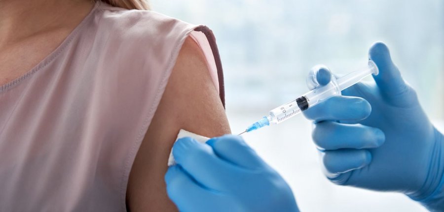 Η πιο αινιγματική έρευνα του 2021: Οι εμβολιασμένοι κινδυνεύουν λιγότερο να πεθάνουν… από οτιδήποτε