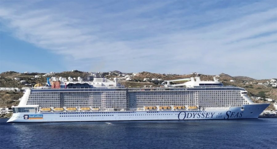 «Odyssey of the Seas»: Η πλωτή πολιτεία που… έκρυψε τη Μύκονο – Δείτε την απίθανη φωτογραφία!