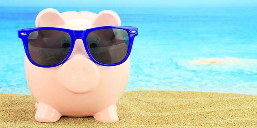 Καλοκαίρι με χαμηλό budget: 7 τρόποι να σώσετε χρήματα όταν όλα είναι ακριβά