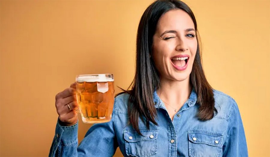 Ένας καλός λόγος να πιούμε μια μπίρα με το φαγητό – Τι κερδίζει το έντερο