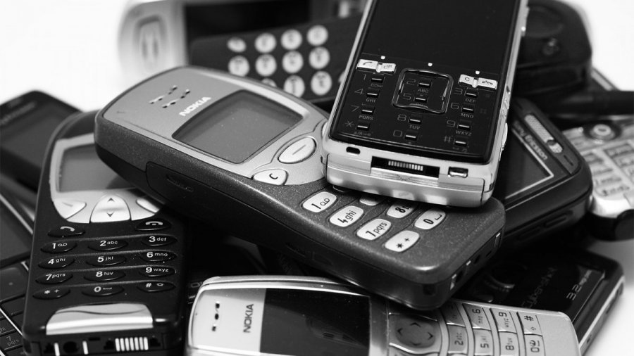 Οι αθάνατες… μπακατέλες: 10 θρυλικά κινητά των ‘90s που δεν έσπαγαν με τίποτα [εικόνες]