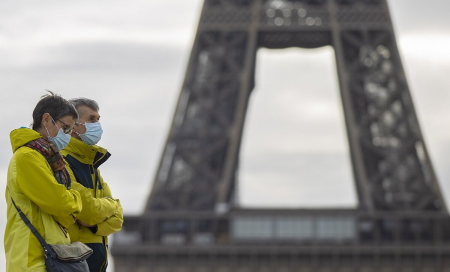 Επιστρέφουν οι μάσκες στη Γαλλία: Ανησυχία για το νέο κύμα κορωνοϊού- «Κοινωνικό καθήκον»