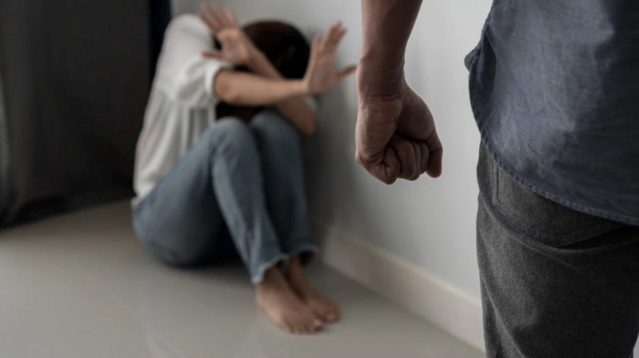 Σε κατάσταση σοκ η 30χρονη ιδιοκτήτρια Κέντρου Αισθητικής που ξυλοκοπήθηκε από τον σύντροφό της