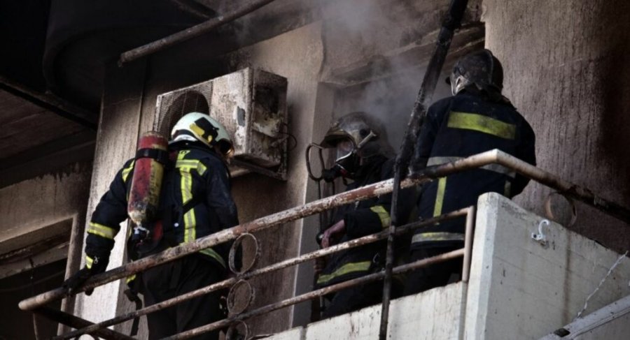 Θεσσαλονίκη: Θρίλερ με κρεμασμένο άνδρα σε διαμέρισμα που έπιασε φωτιά