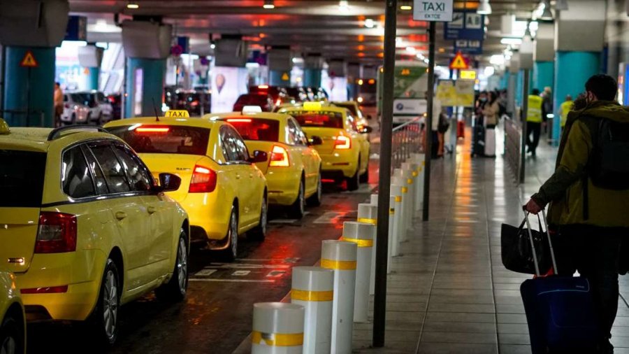 «Μετρητά ή φεύγω…» – Οδηγοί ταξί αρνούνται κούρσα σε πελάτες που ζητούν POS
