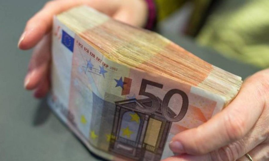 Ένας στους τρεις Έλληνες καταθέτες έχει άνω των 100.000 ευρώ