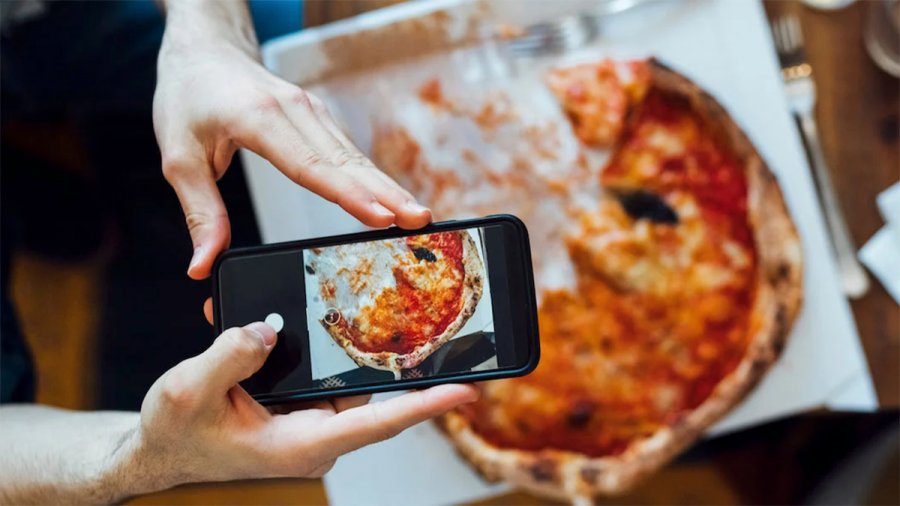 Επιστήμονες ανακάλυψαν νευρώνες φαγητού στον εγκέφαλο και «αντιδρούν περισσότερο στην πίτσα»