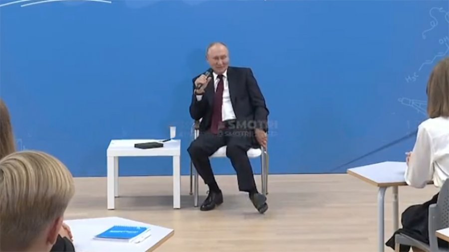 Ο Πούτιν πάσχει (και) από το «σύνδρομο των ανήσυχων ποδιών»; – Νέα σχόλια για την υγεία του [βίντεο]