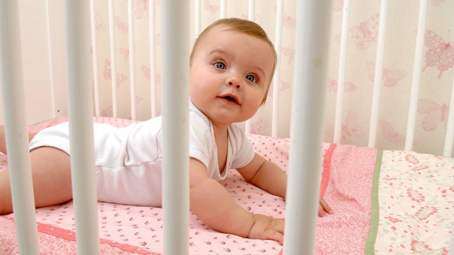 Πώς να μην κλαίει το μωρό τα βράδια: Βρέθηκε η επιστημονική «συνταγή»- κι είναι απλή και σύντομη