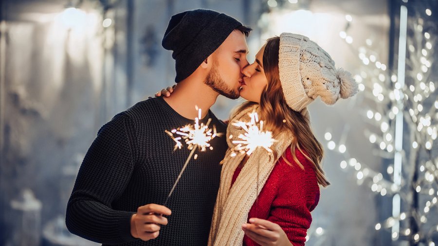 Θα γνωρίσουν τον έρωτα μέχρι τα Χριστούγεννα: Τα 3 ζώδια που θα περάσουν τις καλύτερες γιορτές