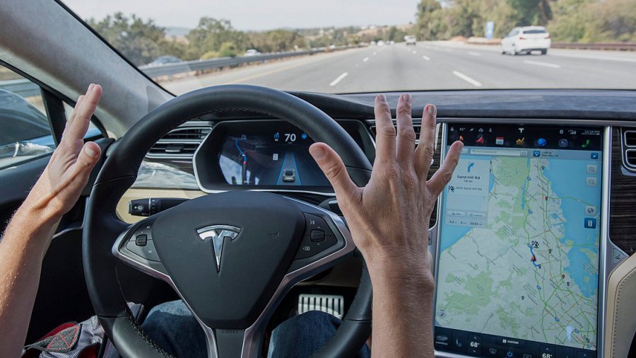 H Tesla πιάστηκε στα πράσα – Fake το video για το σύστημα αυτόνομης οδήγησης