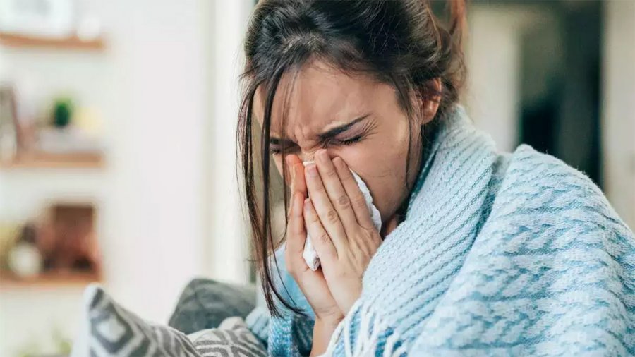 Ιώσεις: Εκτιμήσεις για πτώση των κρουσμάτων γρίπης τον Φεβρουάριο – Δεν ανησυχούν οι νέες μεταλλάξεις κορωνοϊού