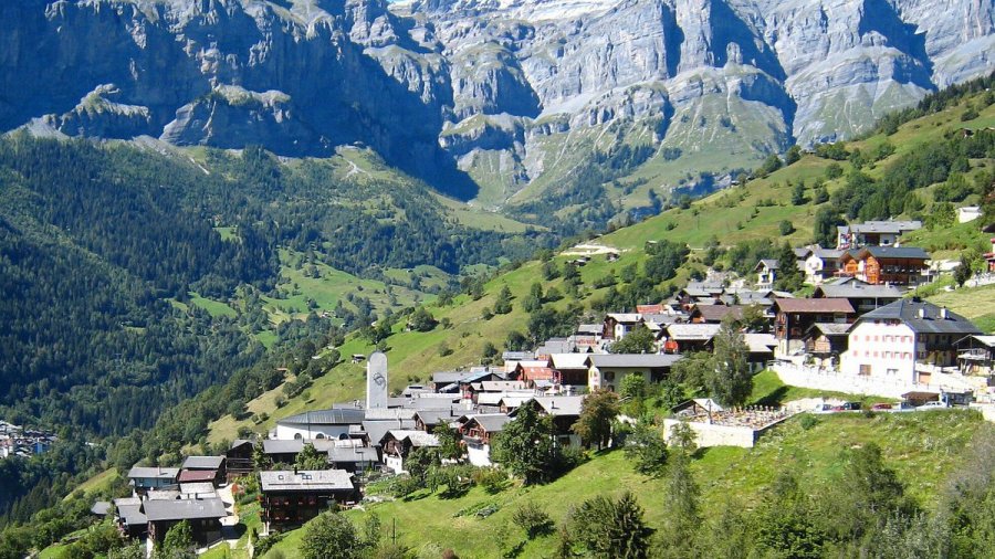 Ετοίμασε βαλίτσες: Ελβετικό χωριό σε πληρώνει για να μετακομίσεις μόνιμα σε αυτό
