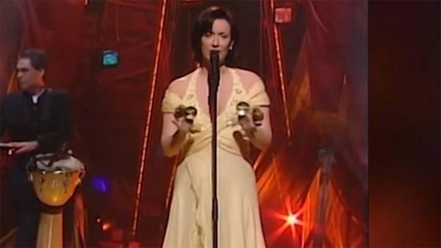 Απομονώθηκε, έγινε δασκάλα, πήρε διαζύγιο: Πως είναι στα 55 της η Μαριάννα Ζορμπά που πήγε στη Eurovision το ’97