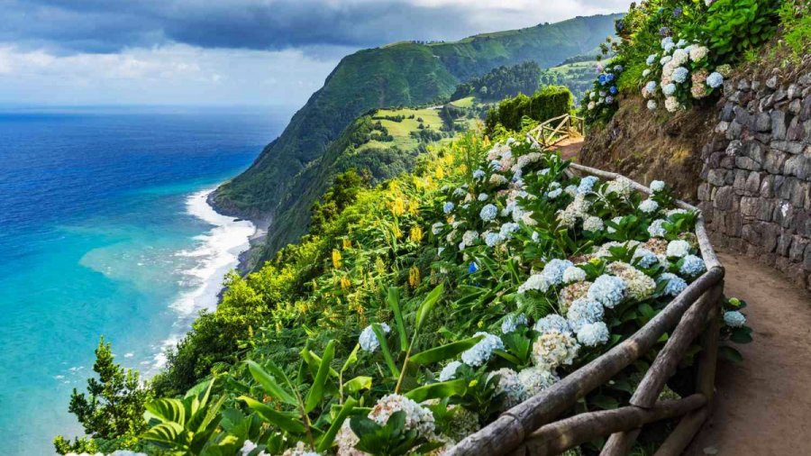 Η «Χαβάη της Ευρώπης»: Ο απόκοσμος παράδεισος με τα καταπράσινα τοπία και μοναδικούς καταρράκτες [εικόνες]
