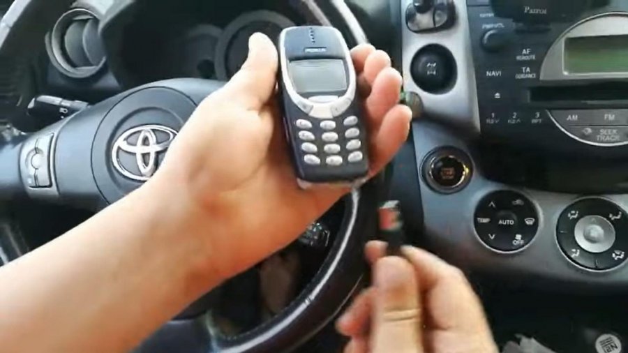 Το νέο κόλπο των κλεφτών -Έτσι σου παίρνουν το αυτοκίνητο χρησιμοποιώντας ένα παλιό κινητό