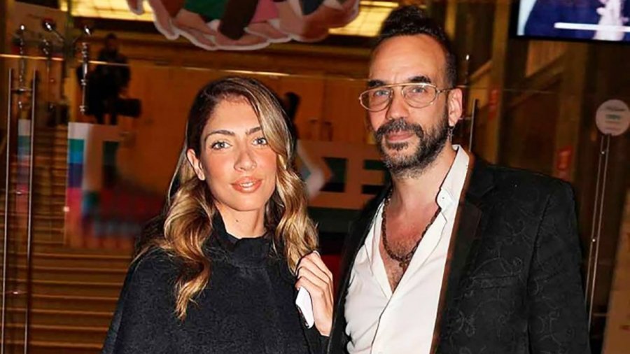 Με 6 κουμπάρους & 300 καλεσμένους: Ο γάμος υπερπαραγωγή του Πάνου Μουζουράκη και της Μαριλού Κόζαρη στην Αίγινα