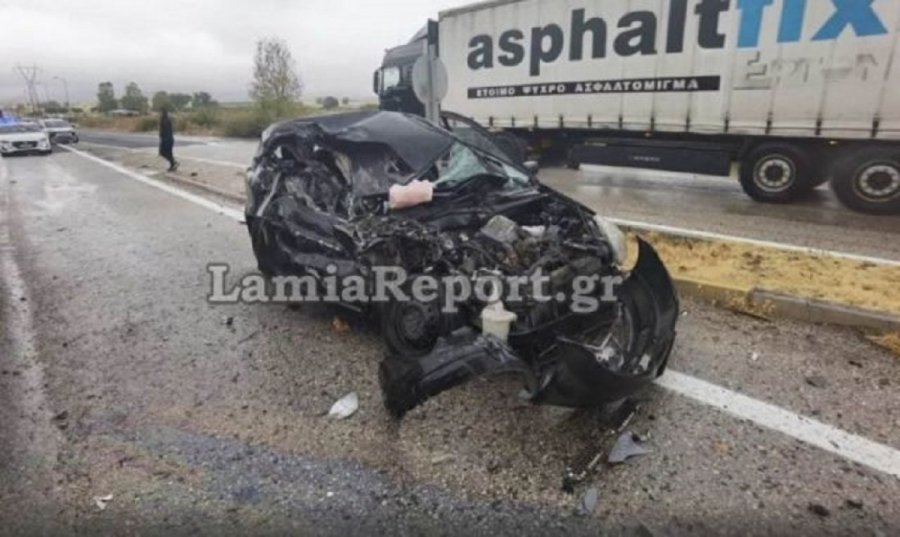 Τραγωδία στην άσφαλτο: Νταλίκα «διέλυσε» δύο αυτοκίνητα στην Εθνική Οδό Λαμίας – Δομοκού, νεκρή η μια οδηγός [βίντεο]