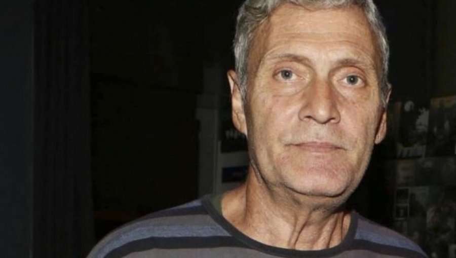 “Δεν είμαι εγώ στις φωτογραφίες”: Επικό λάθος με τον Αλμπέρτο Εσκενάζυ στον αέρα της ΕΡΤ, “γκρεμίστηκε” το πλατό