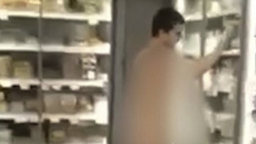 Δεν πάμε καλά: Αντρας ψώνιζε τσιτσίδι σε σούπερ μάρκετ της Αθήνας -Φορούσε μόνο… παντόφλες [βίντεο]