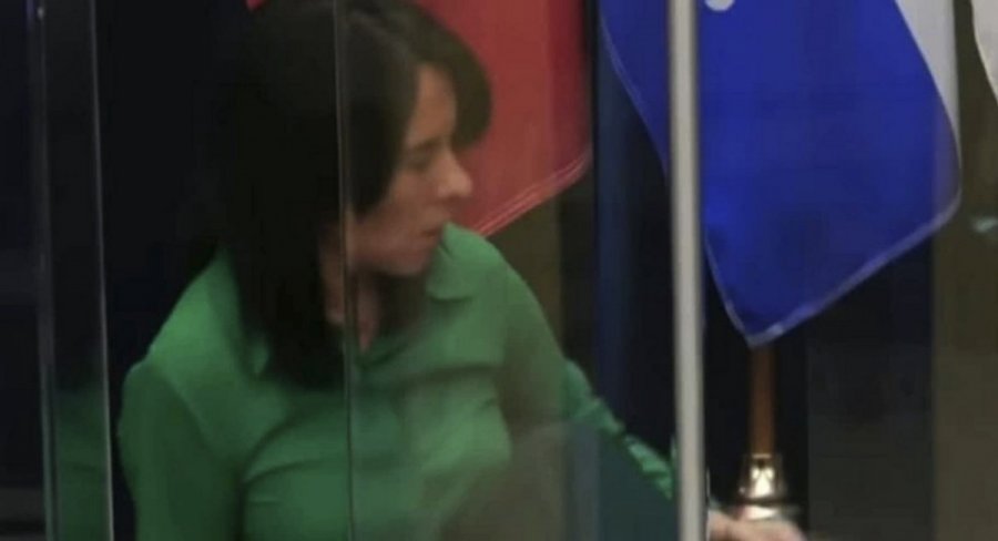 Κατέρρευσε σε ζωντανή μετάδοση η δήμαρχος του Μόντρεαλ [βίντεο]