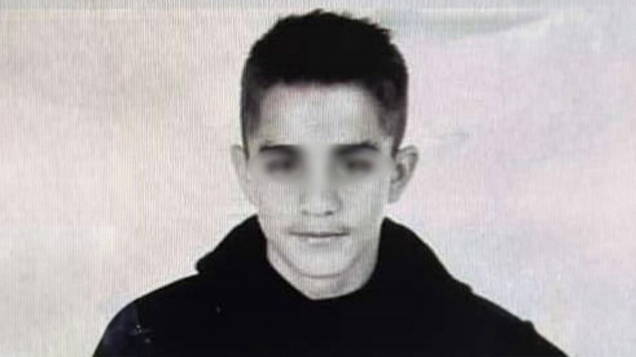Απειλητικό μήνυμα στη μητέρα του 18χρονου που έριξε φωτοβολίδα στον αστυνομικό – «Πόσους βιασμούς θα αντέξει το παιδί πριν κρεμαστεί;»