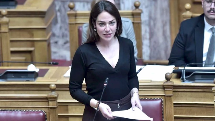 Δόμνα Μιχαηλίδου: Δεν είπα ότι πρέπει να συγχωνεύσουμε τα σχολεία γιατί πρέπει να περπατάνε τα παιδιά παραπάνω