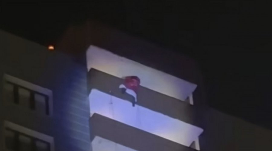 Τραγωδία με «Αγιο Βασίλη» που προσπάθησε να κατέβει από κτίριο 24 ορόφων και έπεσε στο κενό