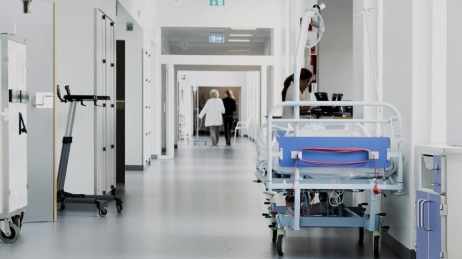 Ξεσπά ο παππούς του βρέφους στην Πτολεμαΐδα: «Γιατί δεν κράτησαν το μωρό; -Η νοσοκόμα είπε να του δώσουμε depon»