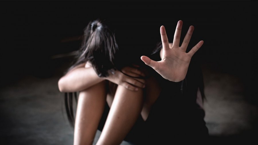 Συνέλαβαν 54χρονο στη Λάρισα που θώπευε την εγγονή του – Υποστηρίζει ότι «αυτή τον προκάλεσε»