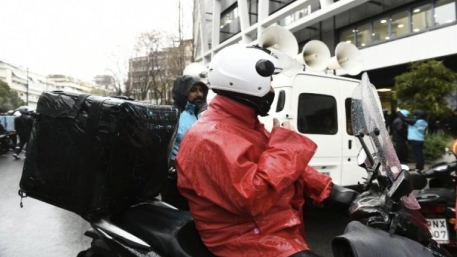 Αδιανόητο περιστατικό στην Πέλλα: Δάγκωσε και έκοψε κομμάτι από το αυτί διανομέα μετά από αντικανονική προσπέραση