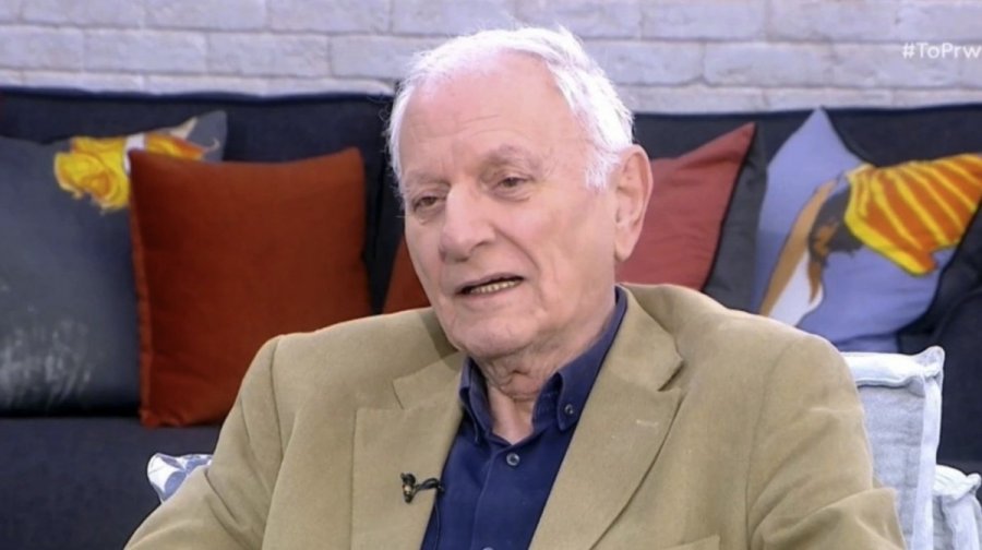 «Έχασε τη φωνή του, έχει βυθιστεί στη σιωπή»: Άσχημα τα νέα για τον Κώστα Χαρδαβέλλα, σοβαρό πρόβλημα υγείας