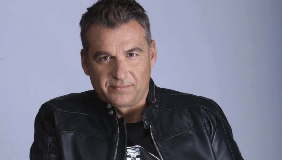 «Mην αρχίσετε τις εξυπνάδες»: Ο Λιάγκας βγήκε με το μαγιό όμως όλοι ρωτούσαν τι είναι αυτό που κρατάει